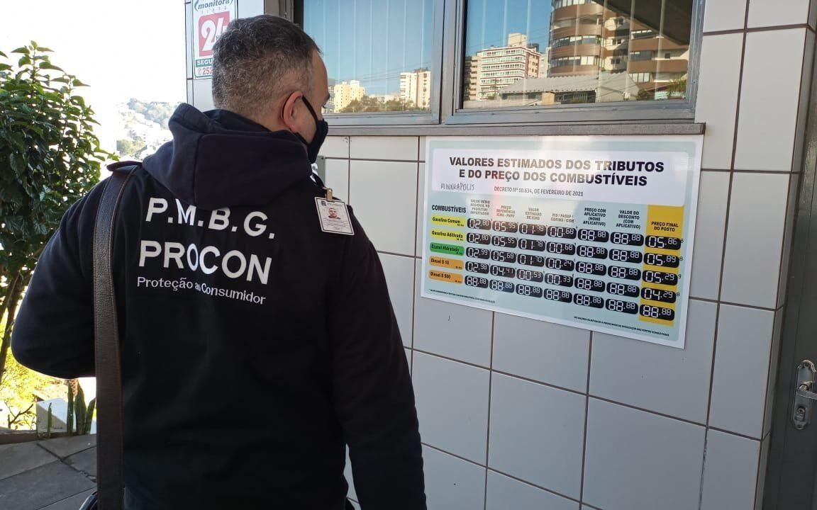 Oito postos de combustíveis são autuados pelo Procon em Bento por subirem o preço da gasolina