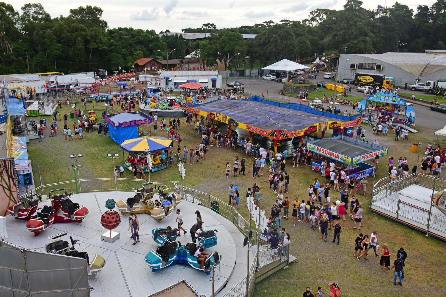 Parque de Diversões da Festa da Uva tem grande movimento