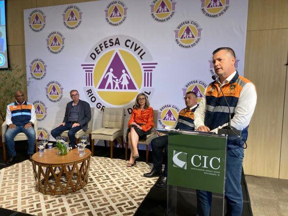 Bento sedia Seminário Nacional de Defesa Civil