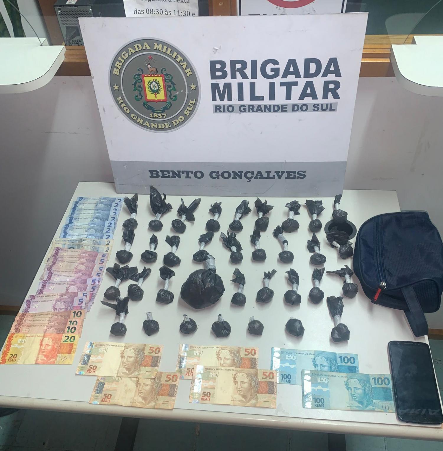Homem é preso com quase meio quilo de cocaína em Bento