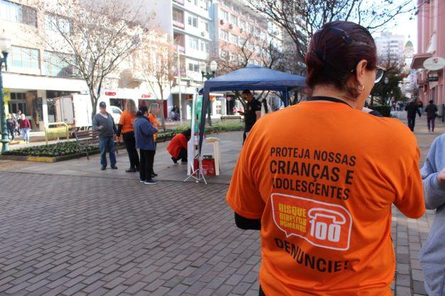 Ação de combate ao abuso infantil é realizada na Via del Vino em Bento