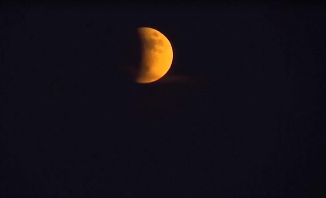 Maio terá eclipse total da lua visível no Brasil e chuva de meteoros