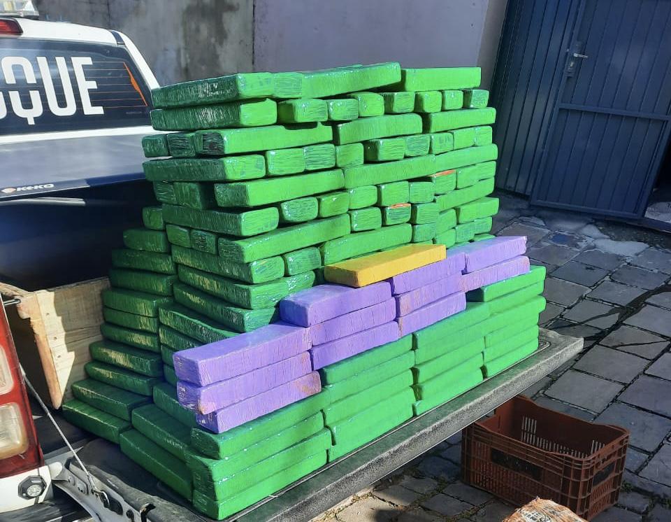 BM apreende mais de 300 kg de droga e prende oito pessoas por tráfico em Bento