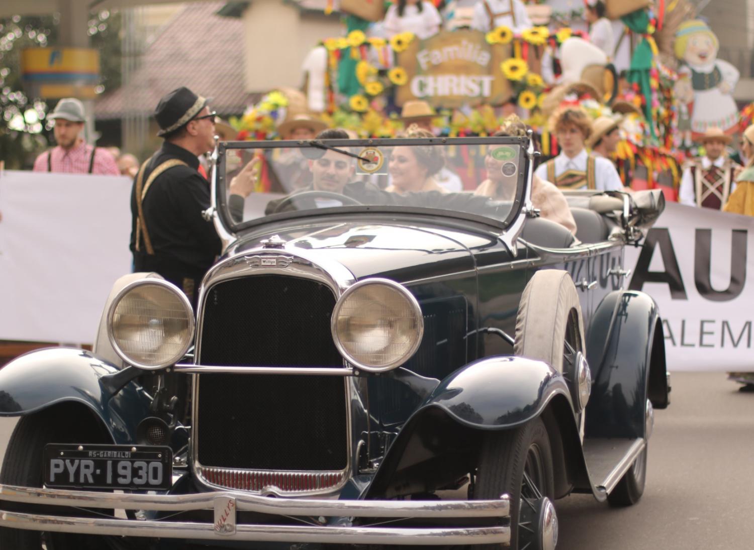 Desfile temático da Festiqueijo atrai duas mil pessoas