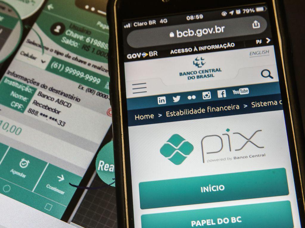 “Golpe do pix”: criminosos usam perfis falsos para atrair vítimas na web