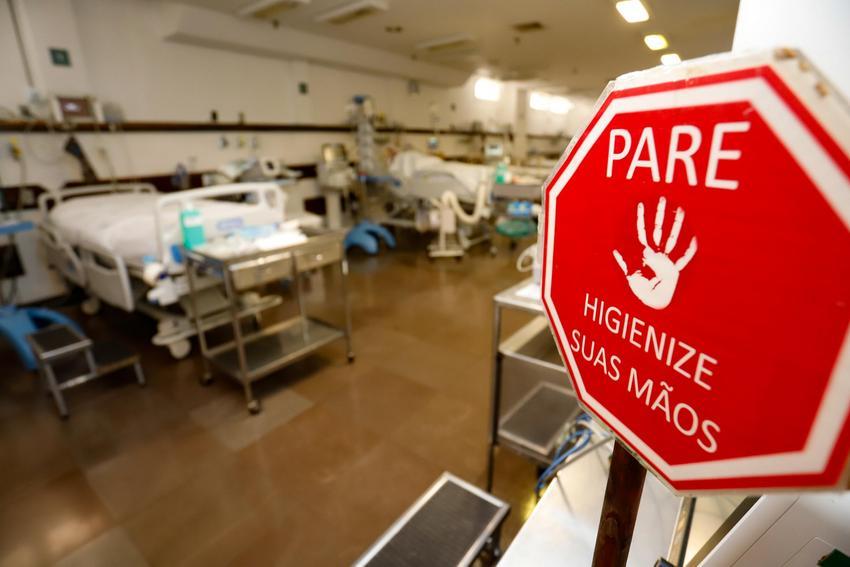 Média móvel de mortes por Covid cresce 57% em um mês no País