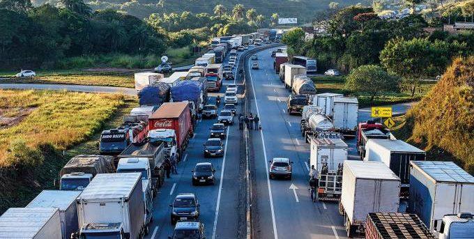 Após pente-fino, 21% de 900 mil caminhoneiros devem receber auxílio do governo