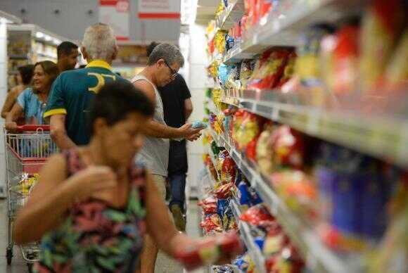 Intenção de consumo em agosto foi maior entre as famílias brasileiras de renda alta