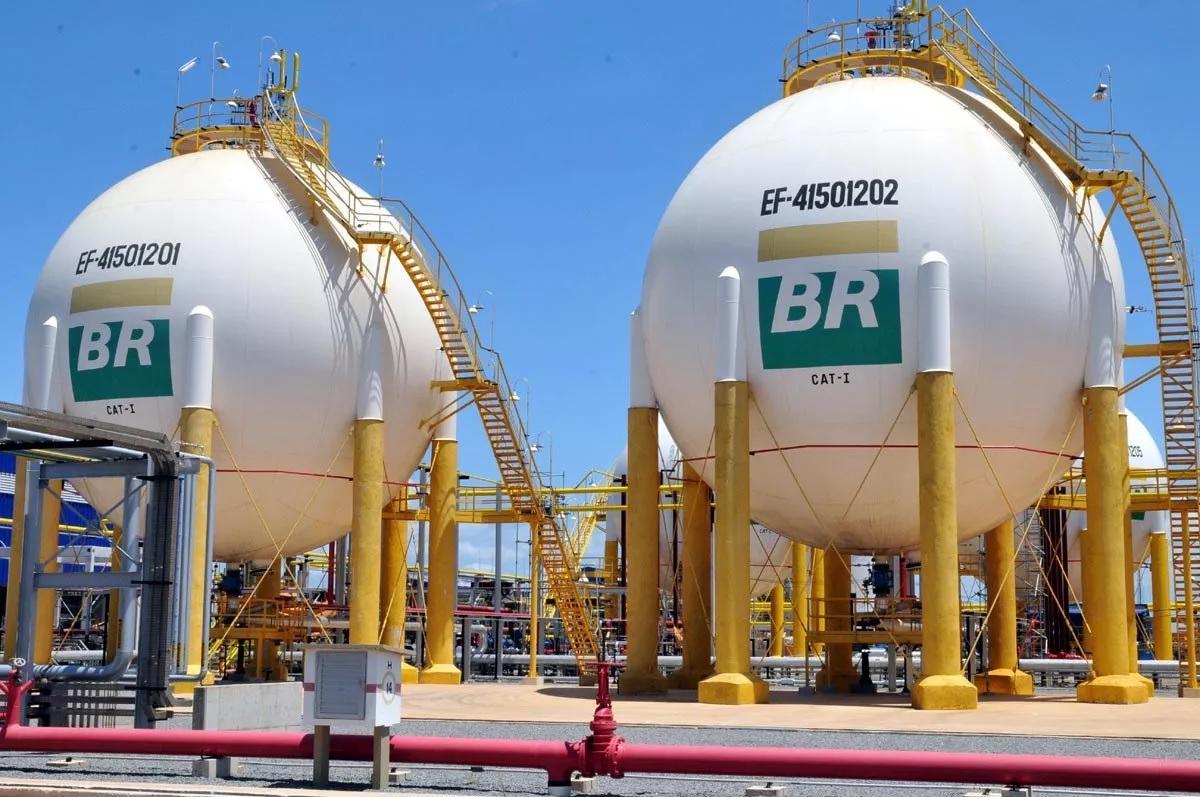 Petrobras anuncia redução do preço do gás natural em 5% para distribuidoras