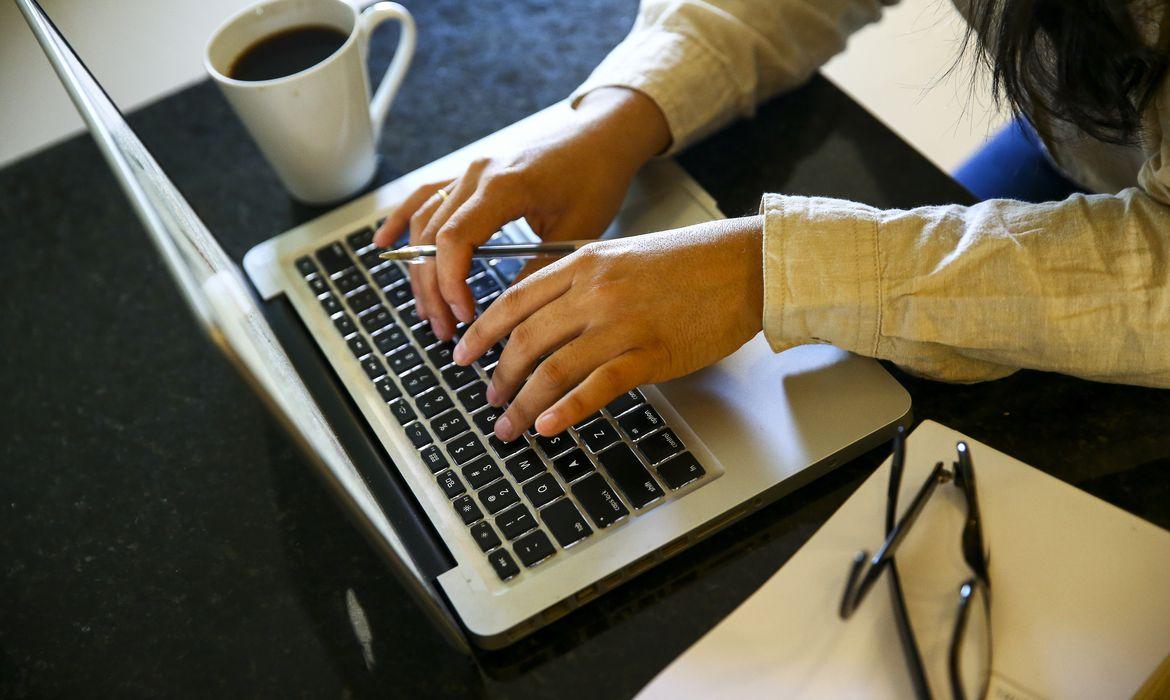 Velocidade média da internet banda larga no Brasil aumenta mais de 105% em um ano