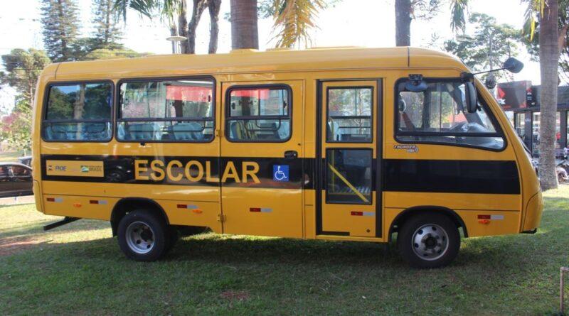 Alegrete compra três veículos para transporte escolar rural