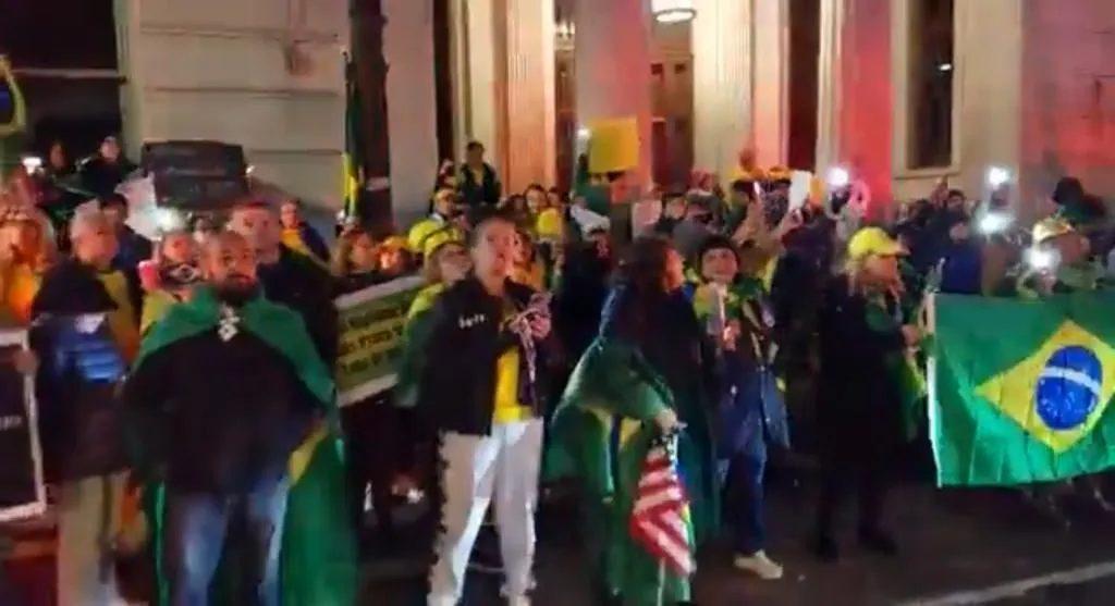 Ministros do Supremo são hostilizados por manifestantes em Nova York