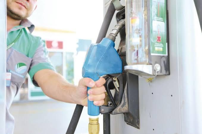 Procon fiscaliza postos de gasolina em municípios da Serra