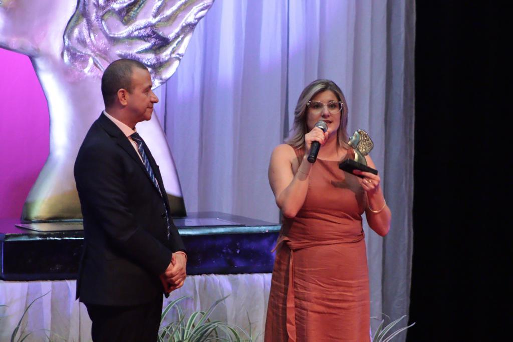 Enóloga Daniela Chesini Zottis de Bento Gonçalves recebe Troféu Mulher Nota 10