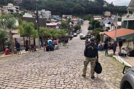 Homens resgatados de situação análoga à escravidão em Bento recebem propostas de trabalho formal na Bahia
