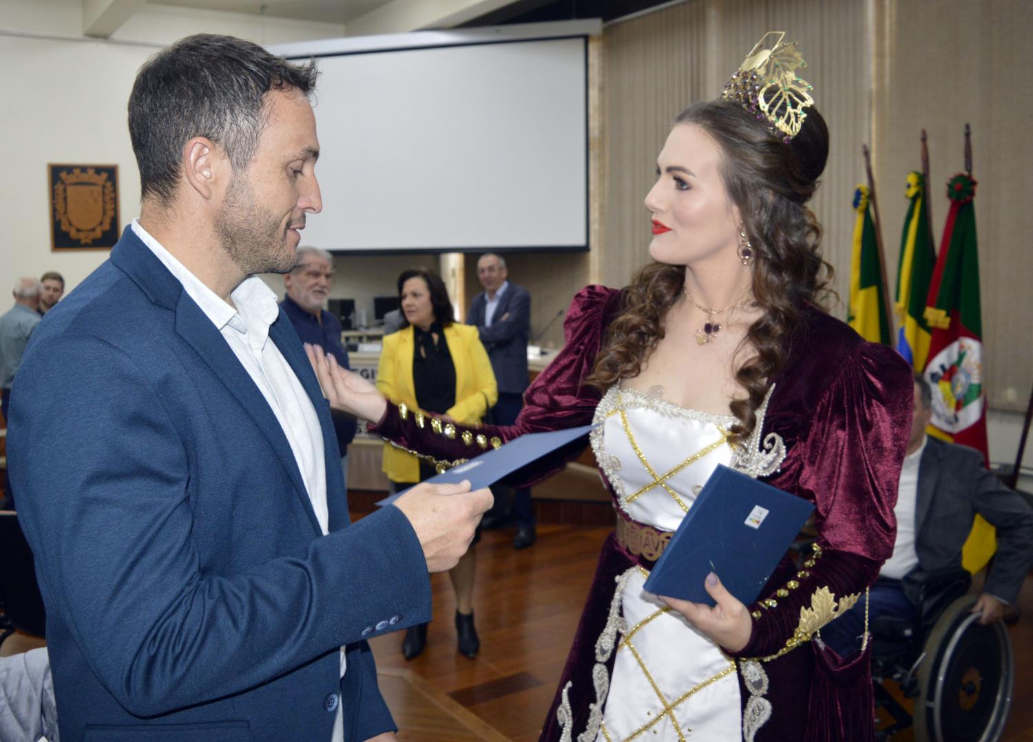 Corte da 18ª Fenavinho convida prefeitos da região da Amesne para feira e festa