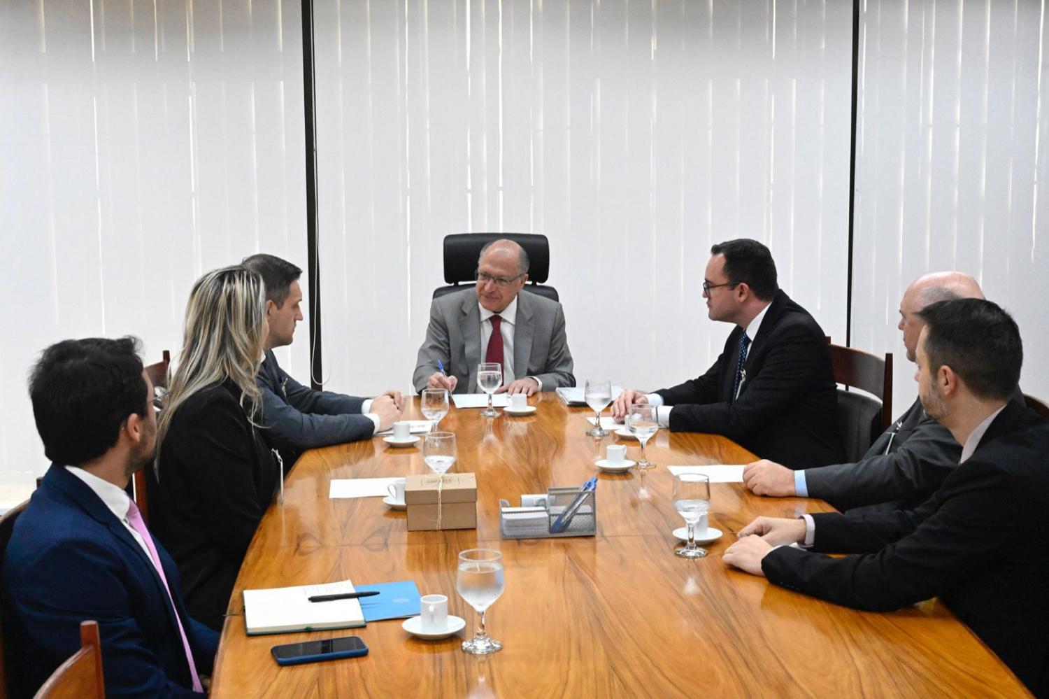 Comitiva apresenta Fimma e Movelsul em Brasília