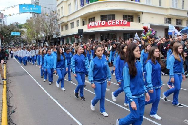 Desfile Cívico de Bento ocorre no dia 7 de setembro na Via del Vino