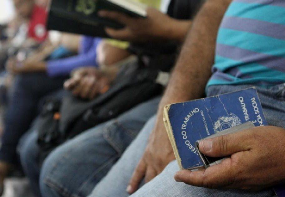 Desemprego no Brasil recua no terceiro trimestre