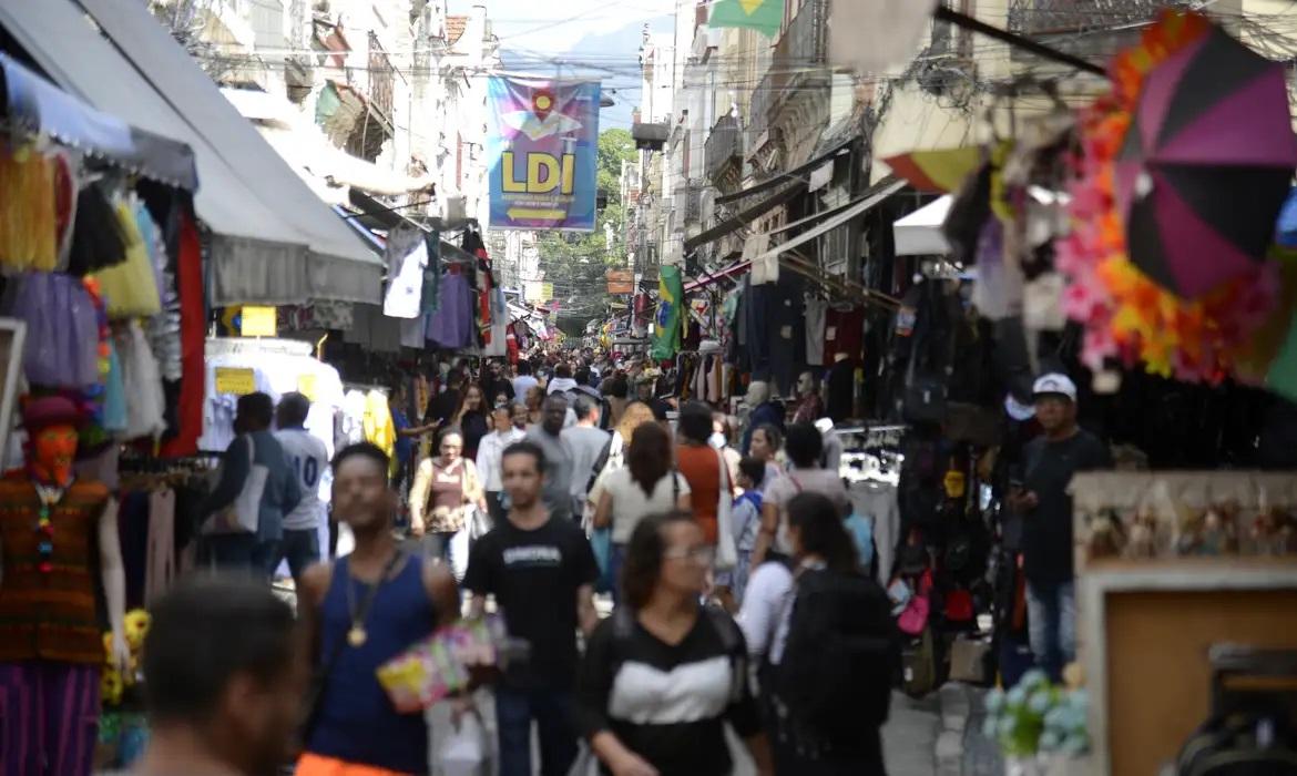 Governo recua e suspende portaria que restringe trabalhos aos domingos e feriados