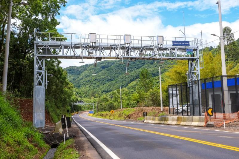 Cinco pórticos de free flow começam a operar em 30 de março nas rodovias da Serra Gaúcha e do Vale do Caí