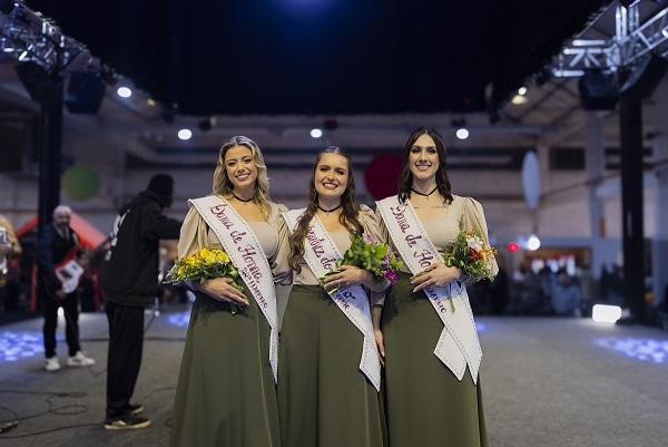 Laura Caroline Pouluk Strozak é eleita Imperatriz do Vinho da 20ª Fenavinho
