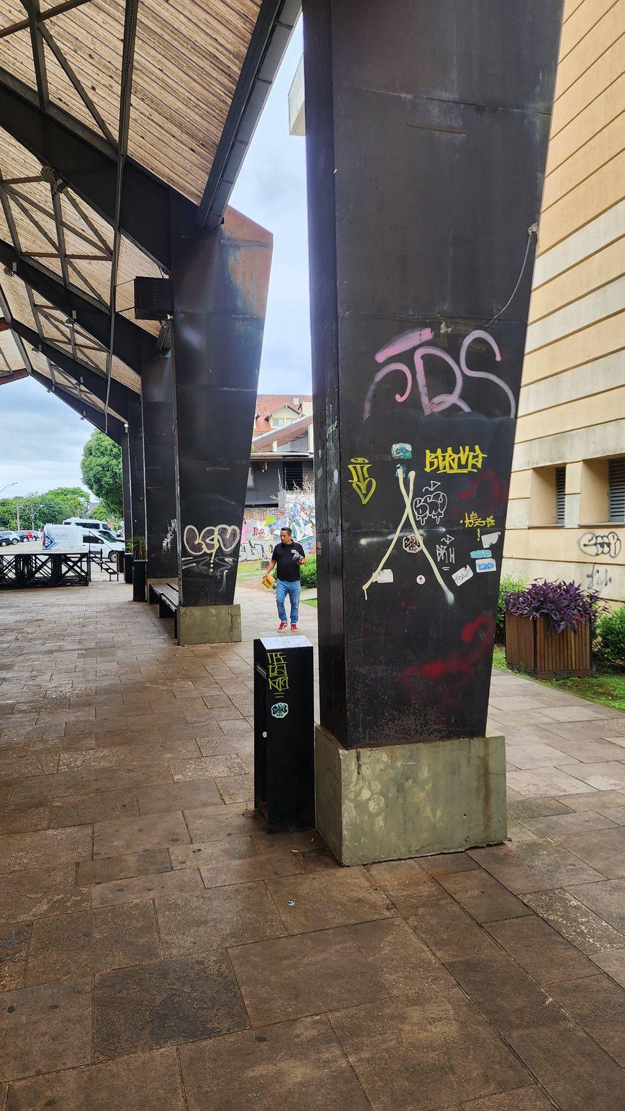 Prefeitura de Bento realiza mutirão de limpeza de pichações neste sábado