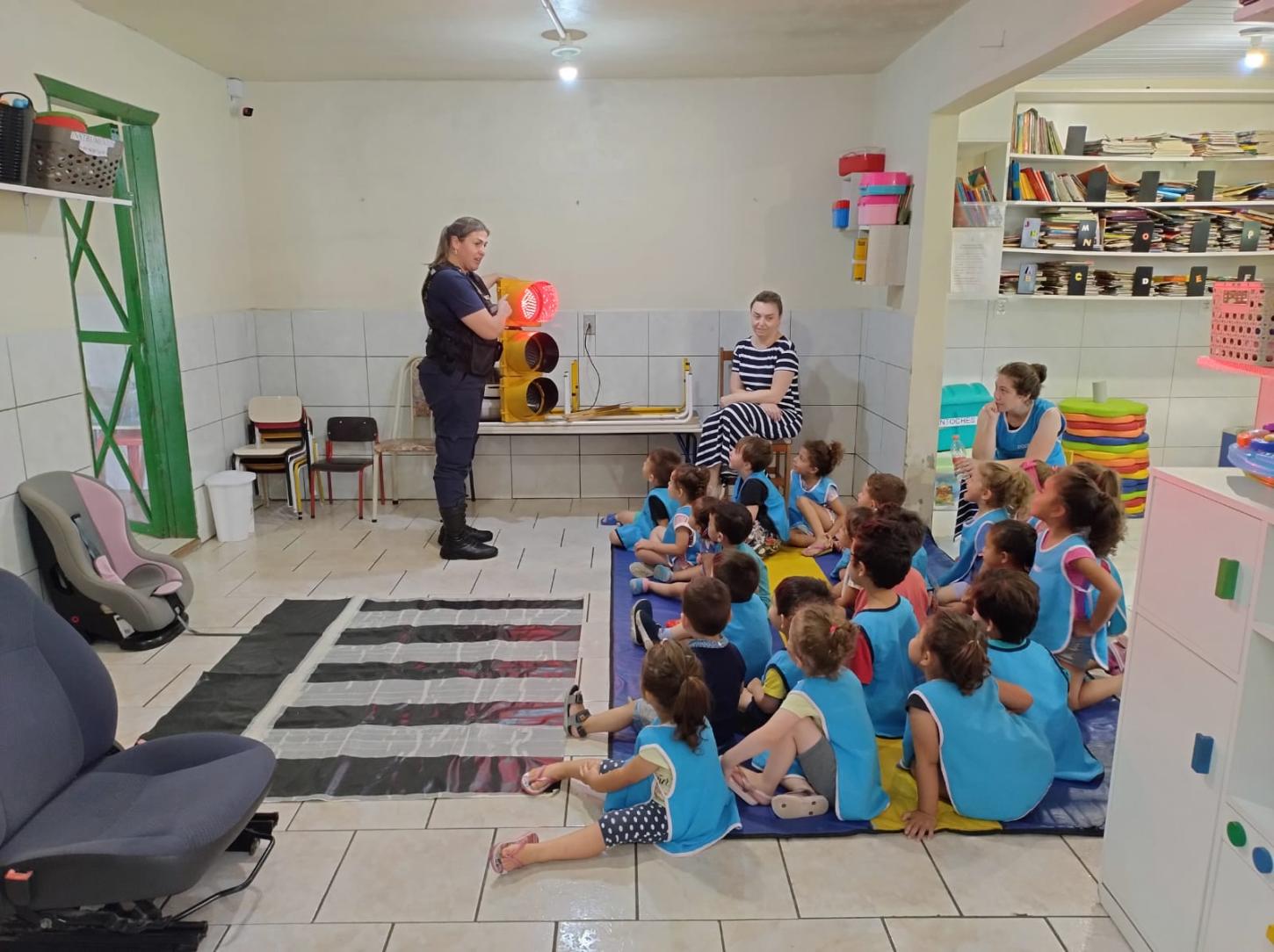 DMT realiza ações educativas em escolas de Bento