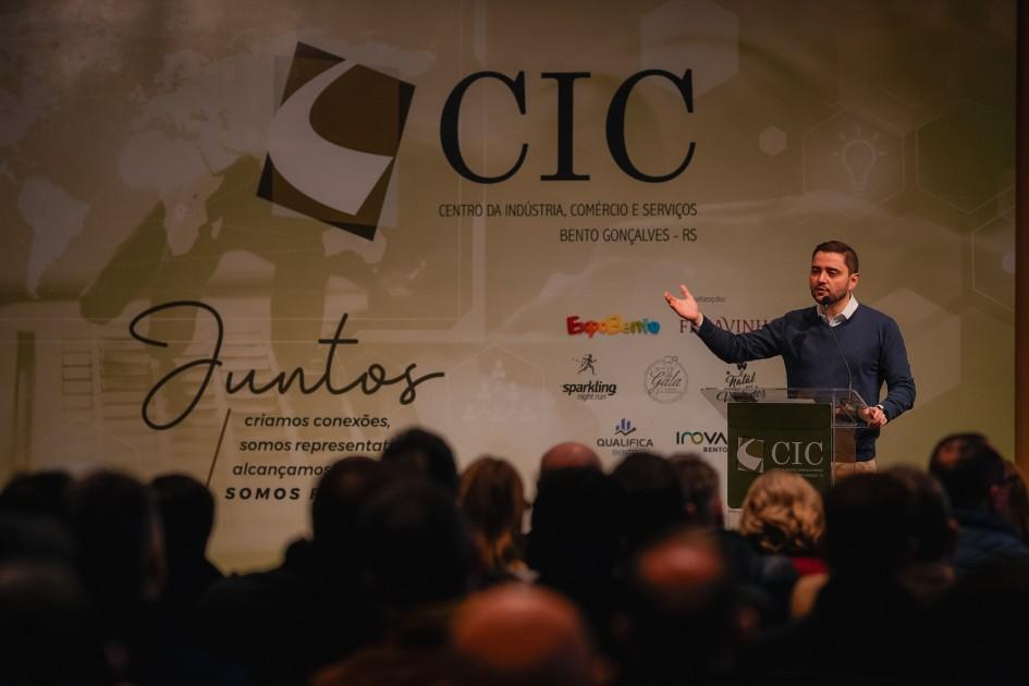 Em Bento, Gabriel Souza destaca ações para tornar o RS mais resiliente ao clima