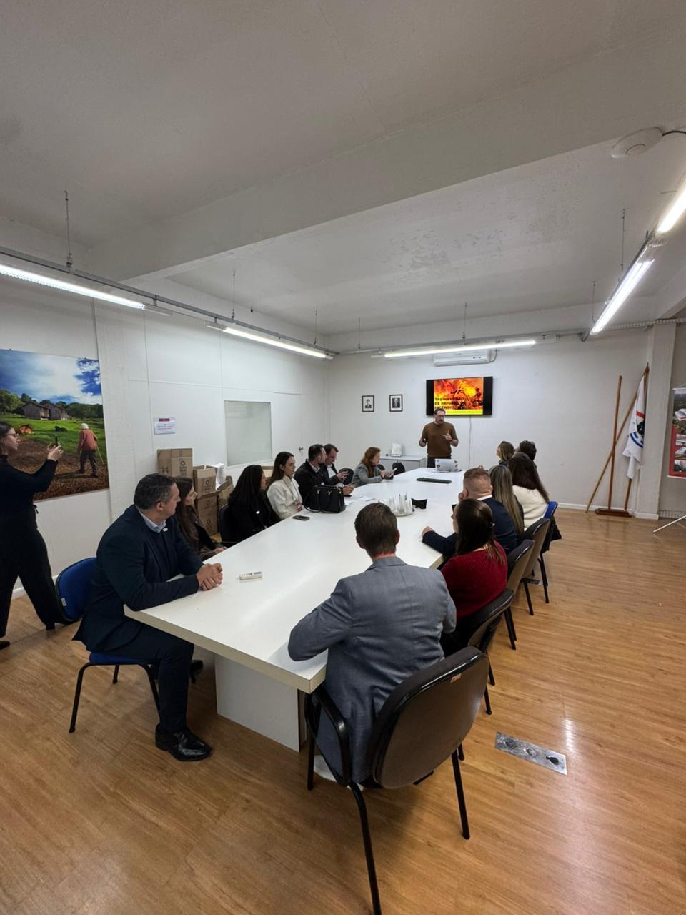 Equipes da ExpoBento e Fenavinho participam de qualificação em combate a incêndio