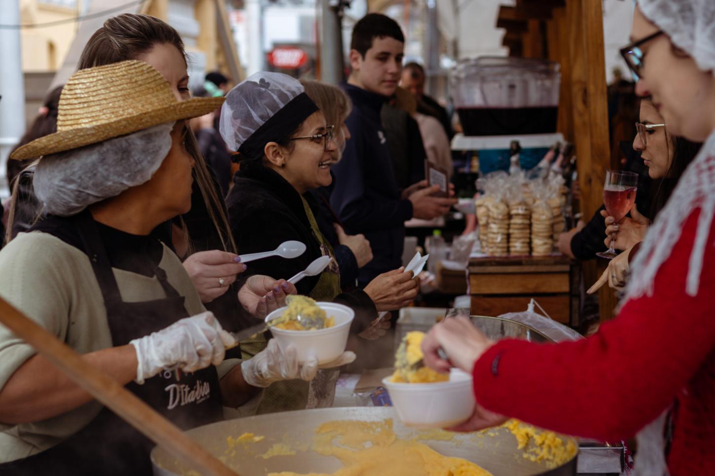 Dia do Colono é celebrado com polenta, menarosto e vinho na Via Del Vino