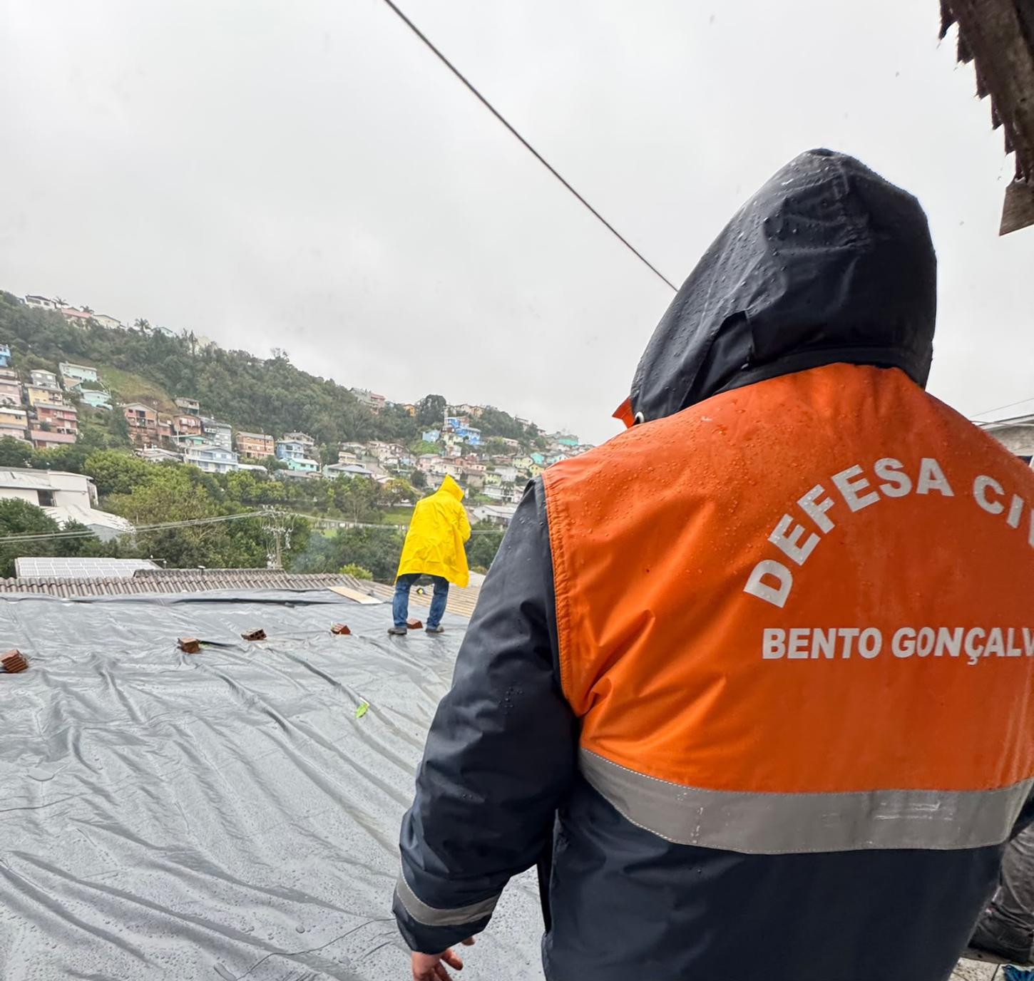 Estragos da chuva mobilizam Defesa Civil em Bento