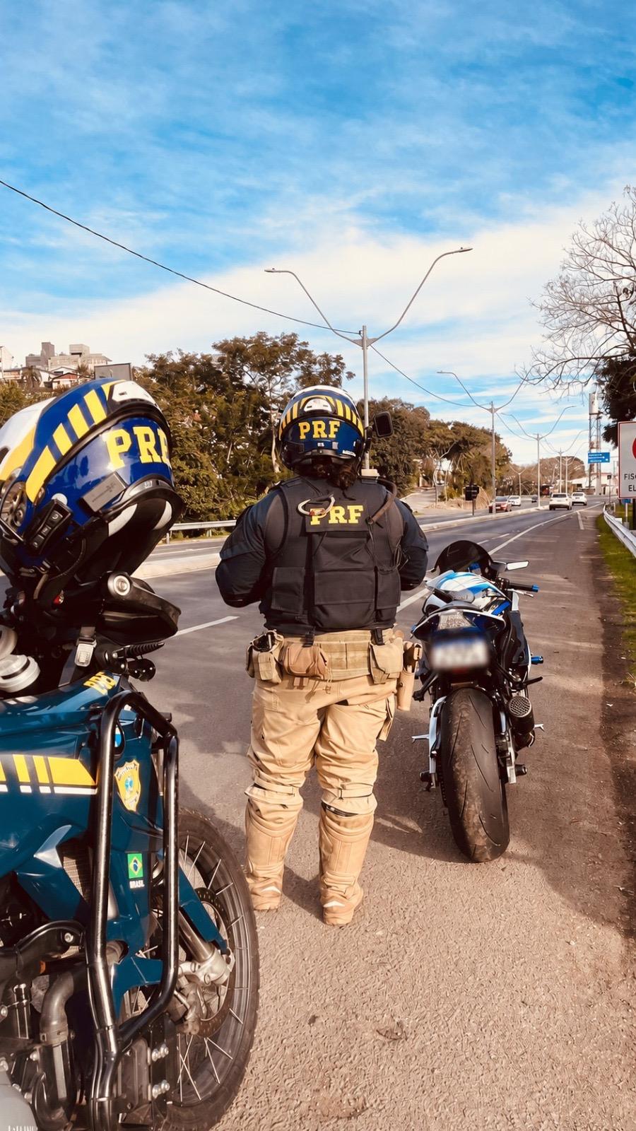 Motociclista é flagrado pela PRF com moto adulterada em Bento