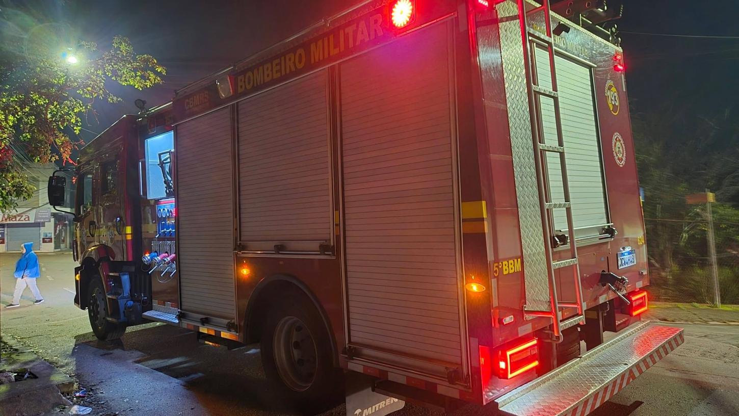 Princípio de incêndio em lareira mobiliza bombeiros no bairro Aparecida, em Bento