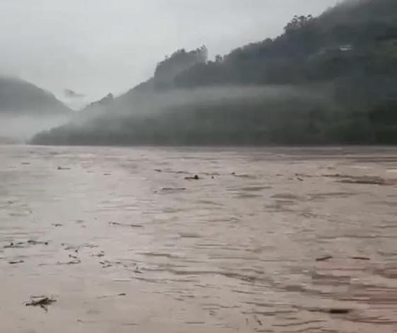 Rio das Antas ultrapassa cota de inundação e Defesa Civil realiza evacuações em Bento