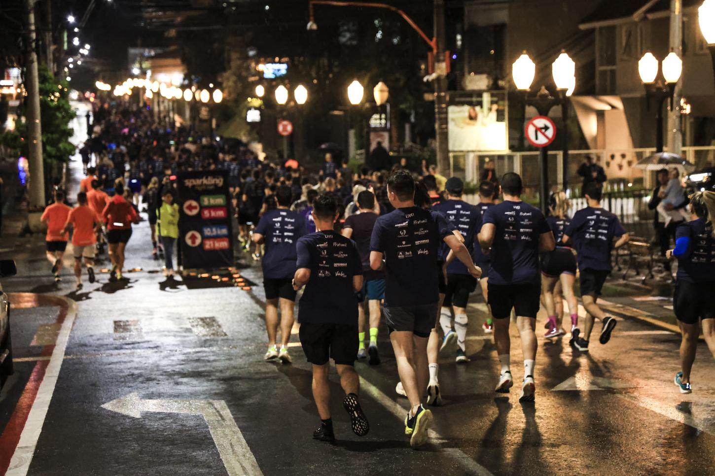 Bento Gonçalves une corrida de rua e enoturismo na Sparkling Night Run