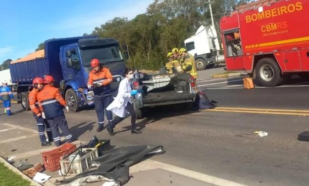 Colisão entre caminhão e camionete deixa motorista ferido na Rota do Sol