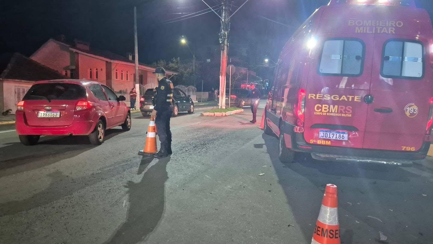 Colisão entre carro e moto deixa casal ferido no São Roque, em Bento