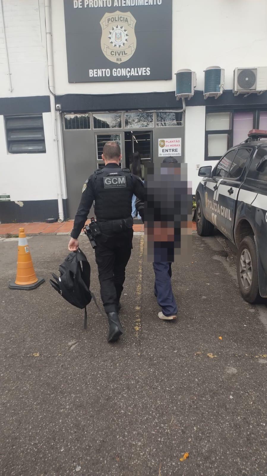 Fim da linha para homem que é preso após furtar farmácia em Bento