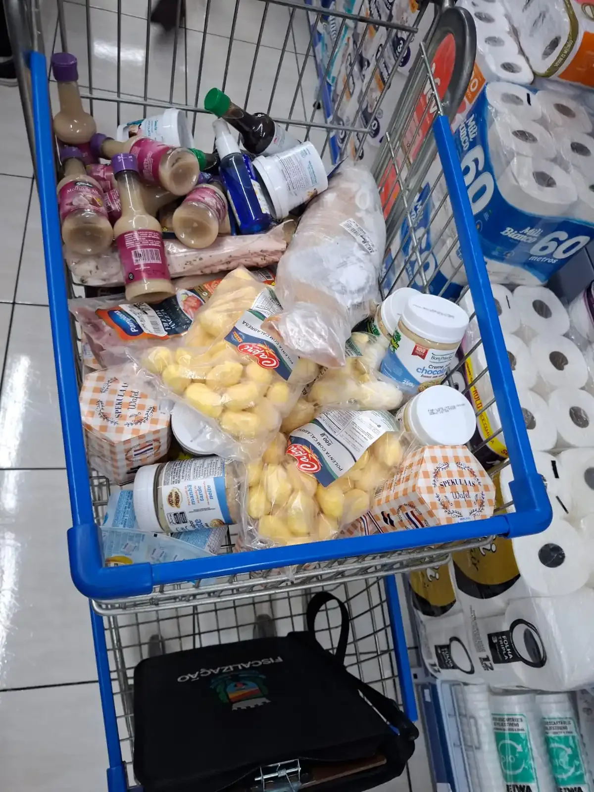 Procon autua supermercados em Bento por produtos vencidos