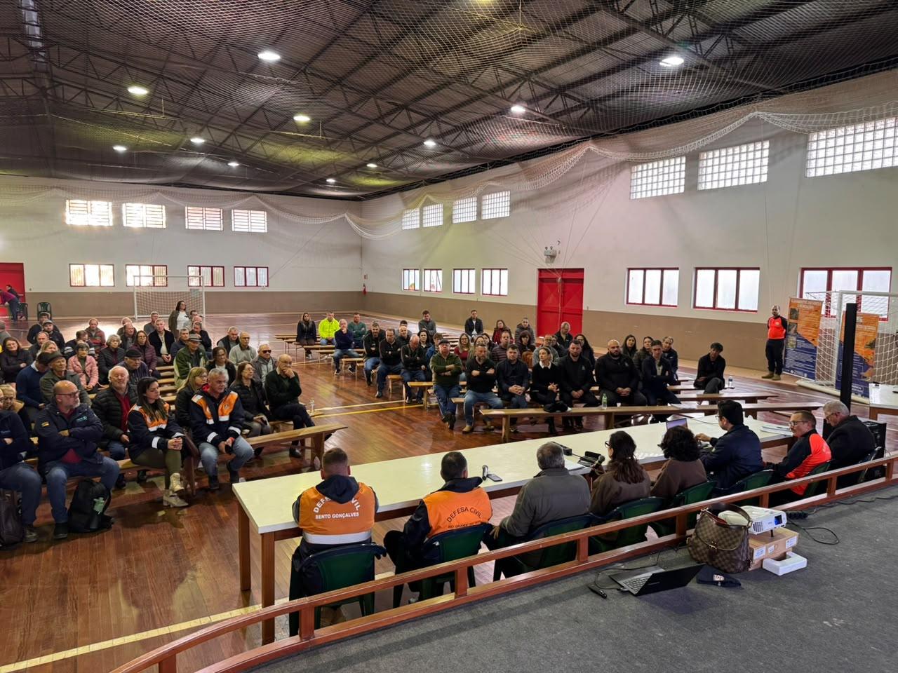 Reunião pública debate riscos de desastres climáticos em Bento