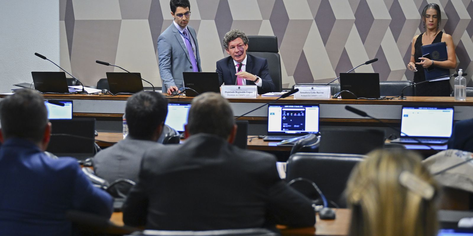Ajustes no texto adiam votação da MP da 