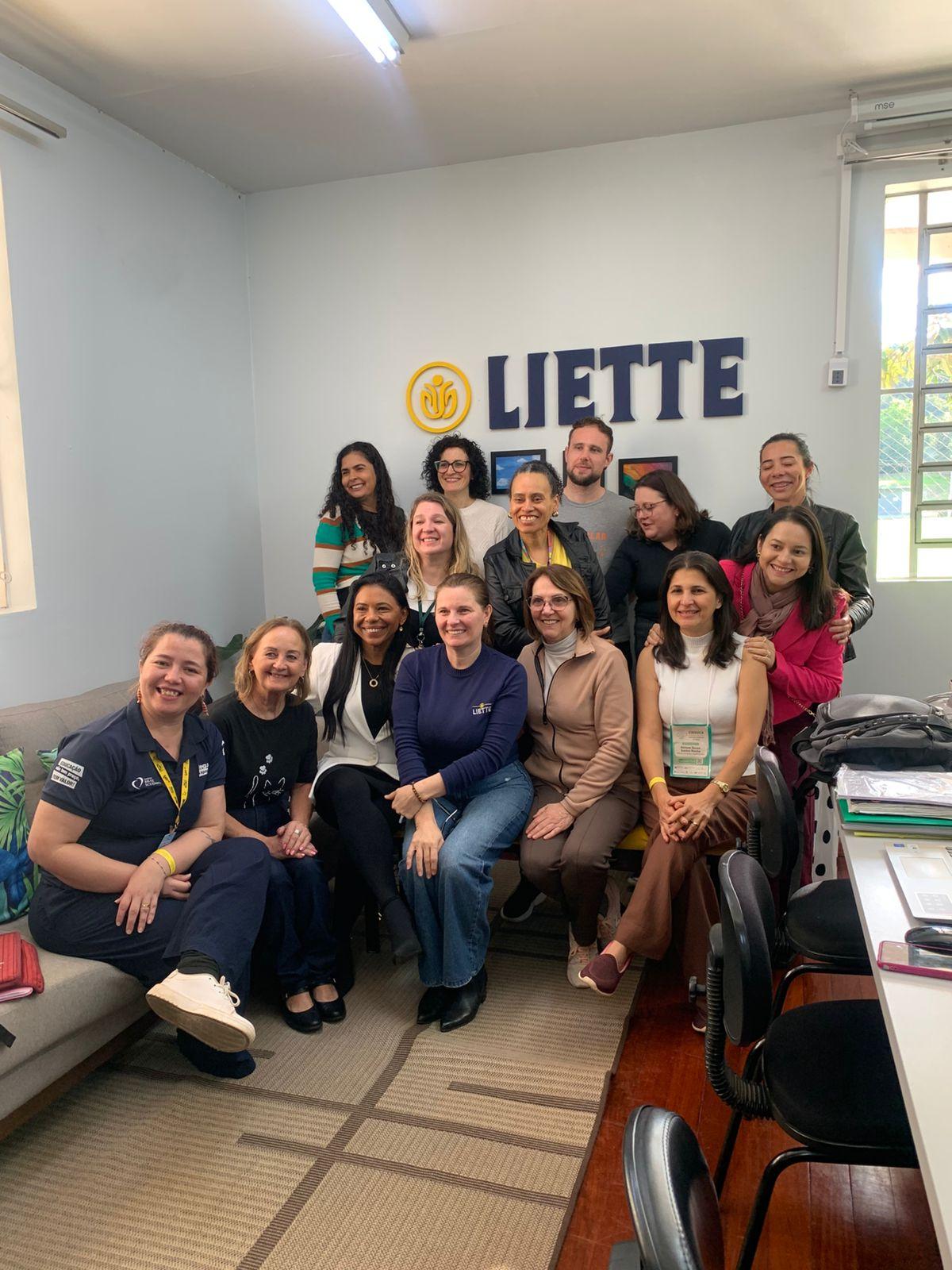 Bento recebe representantes da educação de diferentes municípios em visita à Rede Municipal de Ensino