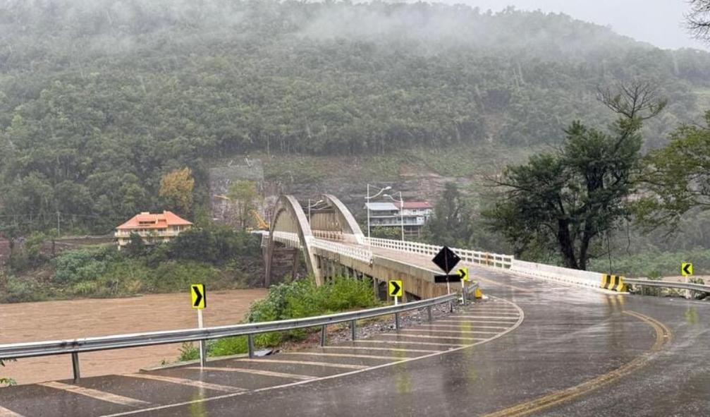 Bloqueio total da BR-470 na Serra das Antas é mantido devido ao alto volume de chuva