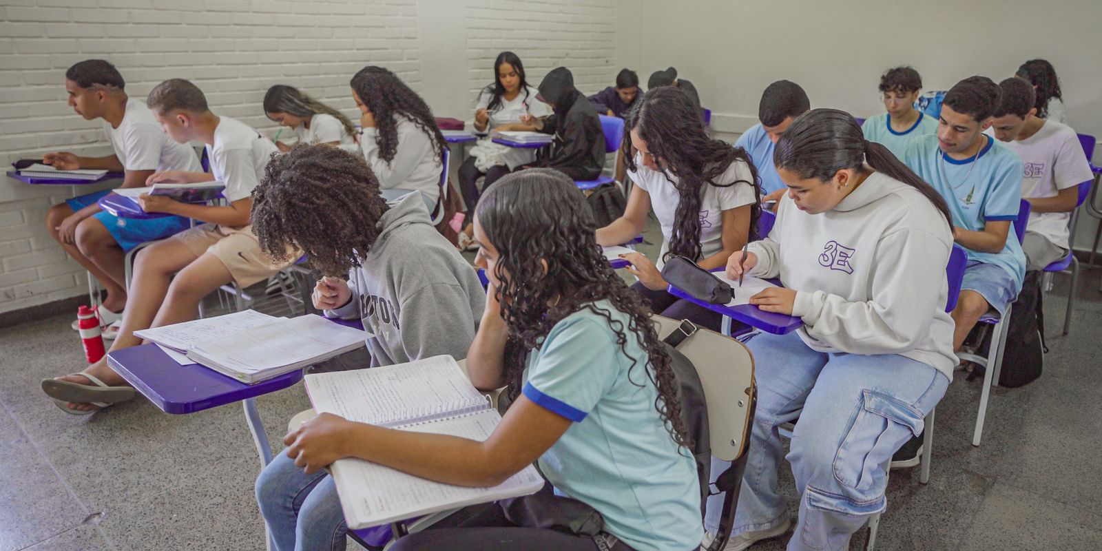 Brasil melhora desempenho escolar no longo prazo, mas patamar é baixo
