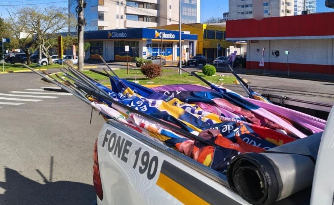 Operação em Farroupilha apreende windbanners eleitorais irregulares