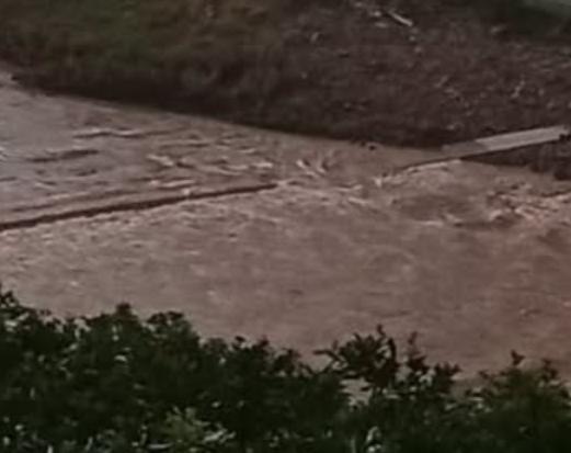 Parte da ponte da ERS-431 cede e preocupa moradores entre Bento e Cotiporã