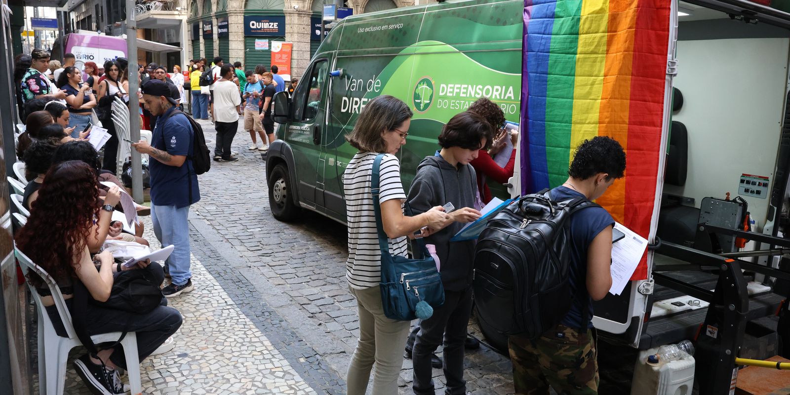 Transexuais e travestis fazem ato no RJ em defesa da democracia