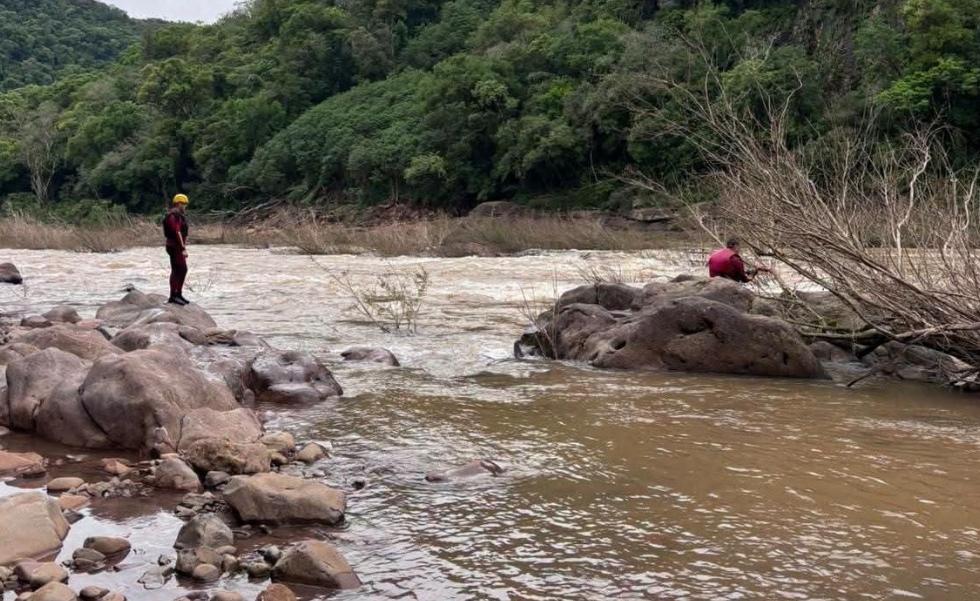 Corpo de mulher é localizado no Rio Carreiro após 30h de buscas