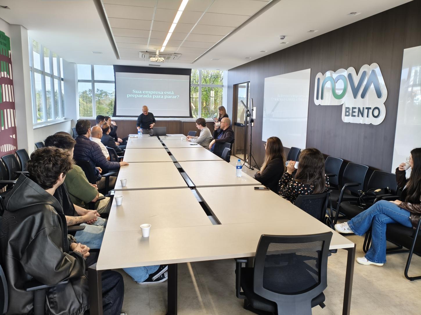 Falhas na proteção de dados podem custar caro às empresas, alerta especialista em evento do InovaBento